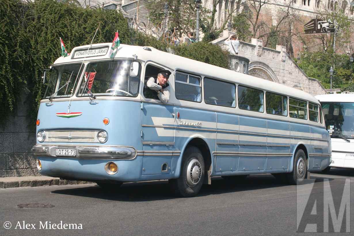 Met een Ikarus 55 door Budapest - Alex Miedema